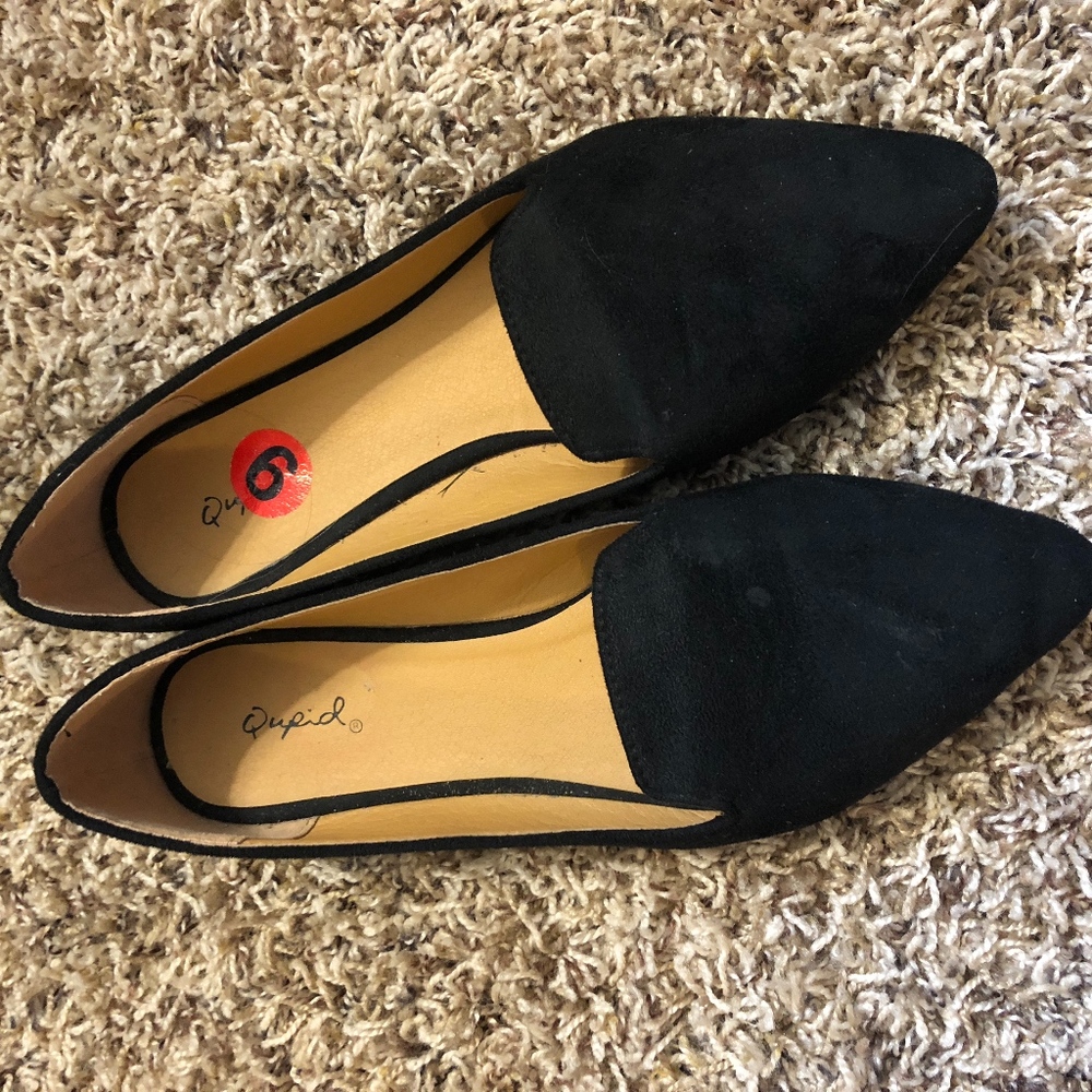 Black pointed toe flats
